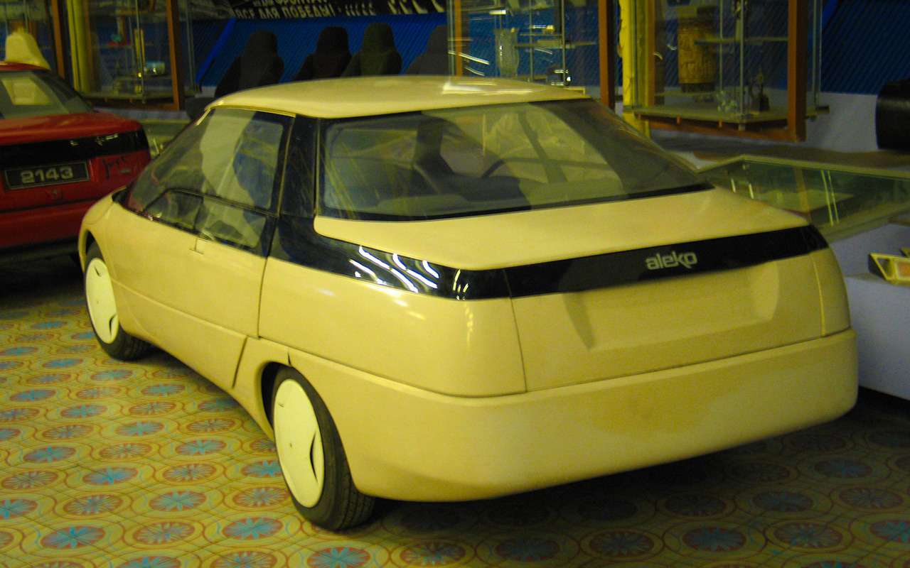 Истру представляли как автомобиль 2000 года.