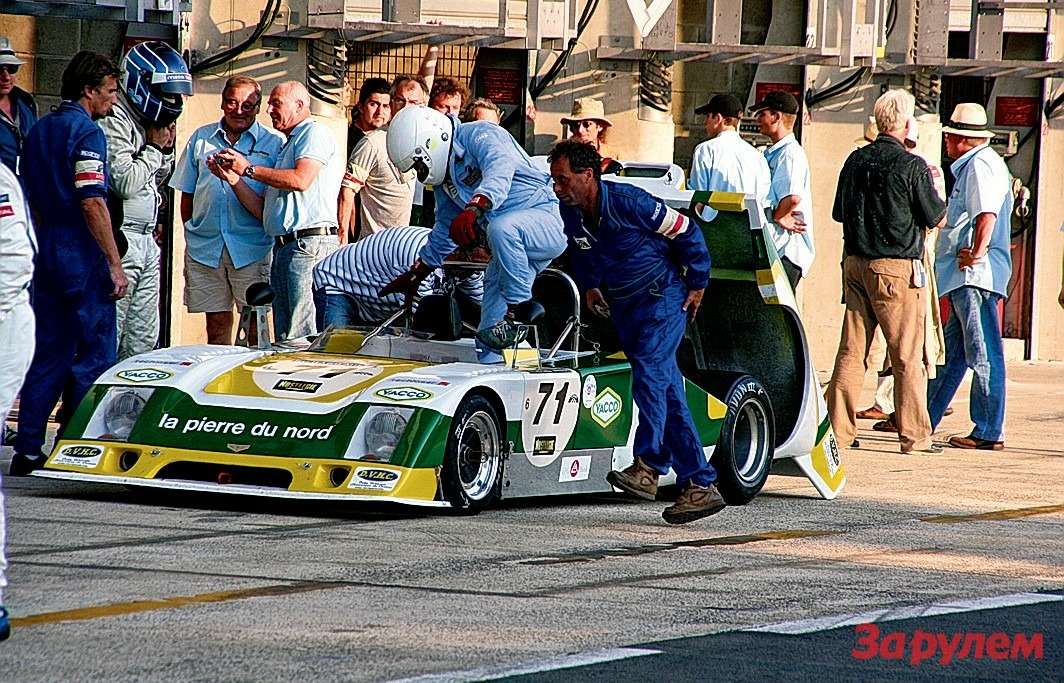 Гонки Le Mans classic: На пит-стопе французский «Шеврон-В21» 1972 года. Под этой почти забытой ныне маркой некогда выпускали гоночные авто.