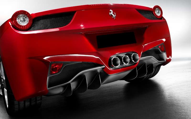 Пошел на принцип: владелец Ferrari отсудил крупную сумму за яму на дороге