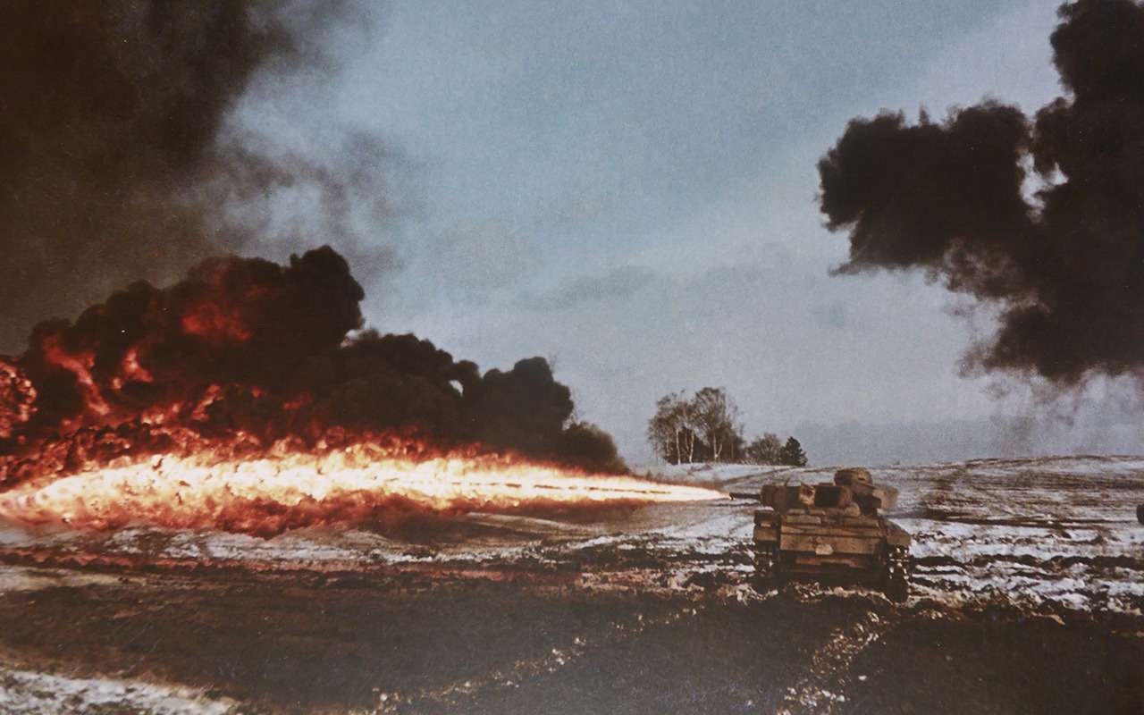Германский огнеметный танк Flammpanzer III на полигоне (waralbum.ru)