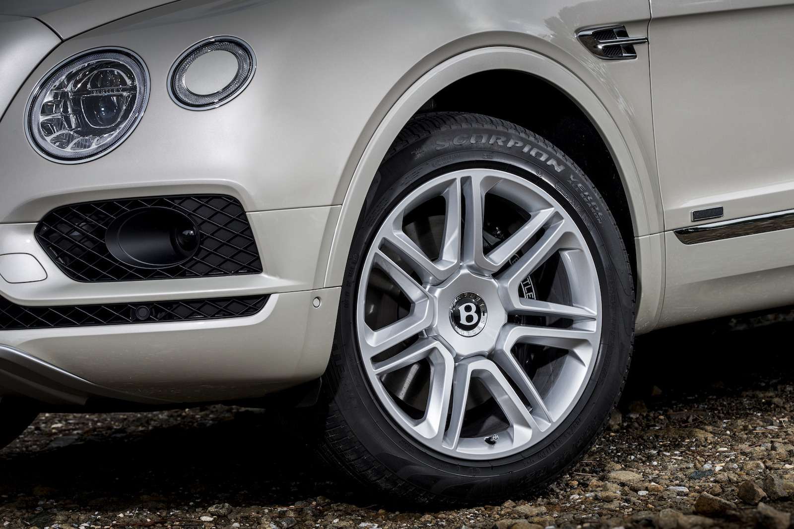 Bentley Bentayga Diesel: 4,8 до сотни — самая медленная версия! — фото 884153