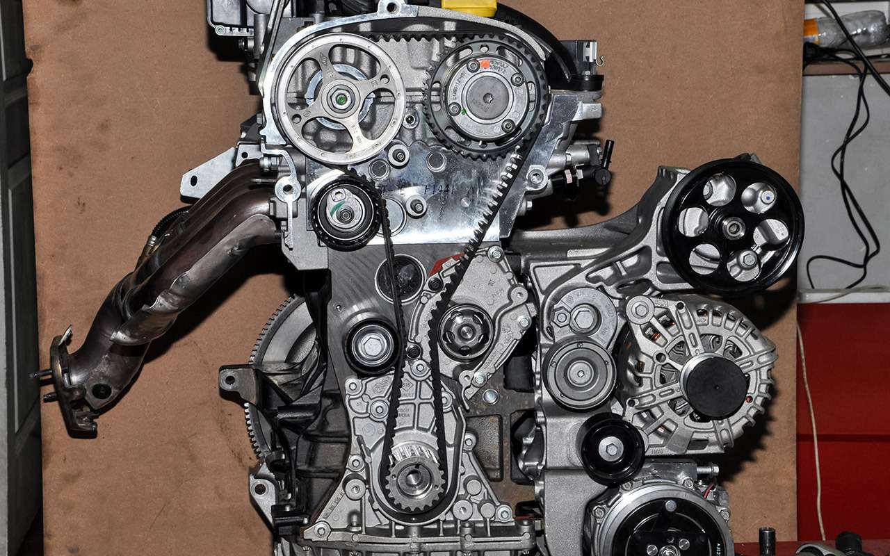 Двухлитровый двигатель Renault F4R – характерный пример использования ременного привода на недорогих автомобилях.