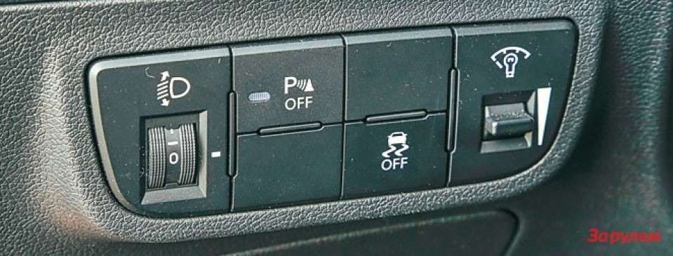 Клавиша отключения системы стабилизации находится по левую руку водителя.