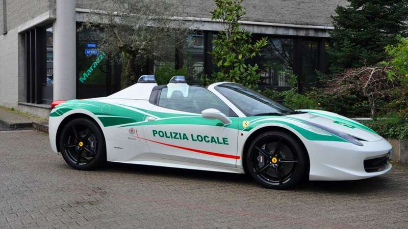 Игрушка ОПГ: итальянские копы приняли «мафиозный» Ferrari в свои ряды