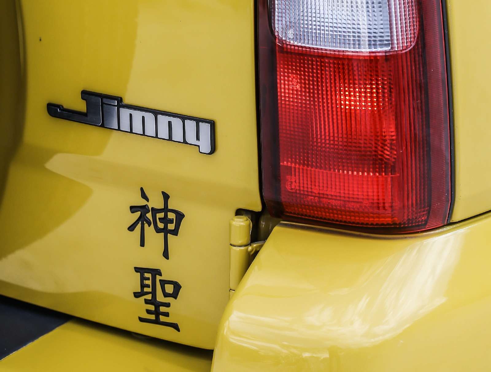 Святая простота: вышла спецверсия вседорожника Suzuki Jimny — фото 650247