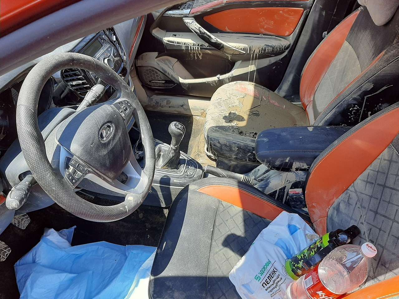 Владелец Весты показал свою машину после потопа в Краснодарском крае — фото 1260506