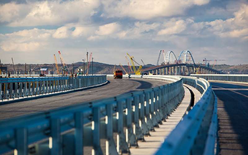 12 вопросов про Крымский мост и один — про универсалы Лада Веста
