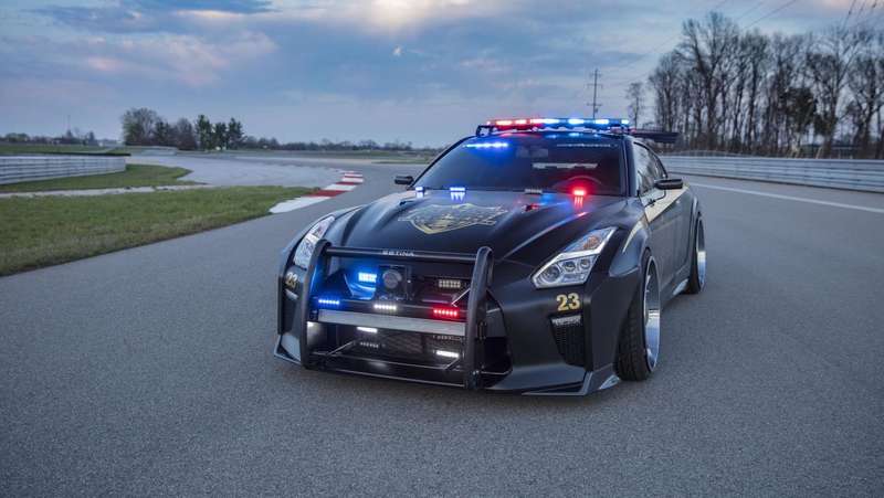 Полицейский Nissan GT-R: расслабляться ли нарушителям?