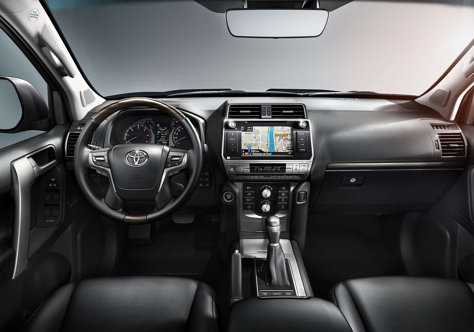 На центральной консоли обновленного Toyota Land Cruiser Prado разместился 8-дюймовый экран мультимедийной системы Toyota Touch 2