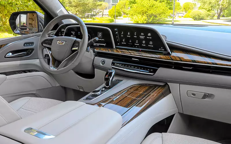 Новый Cadillac Escalade: 3 дисплея, 36 динамиков, 416 «лошадей»