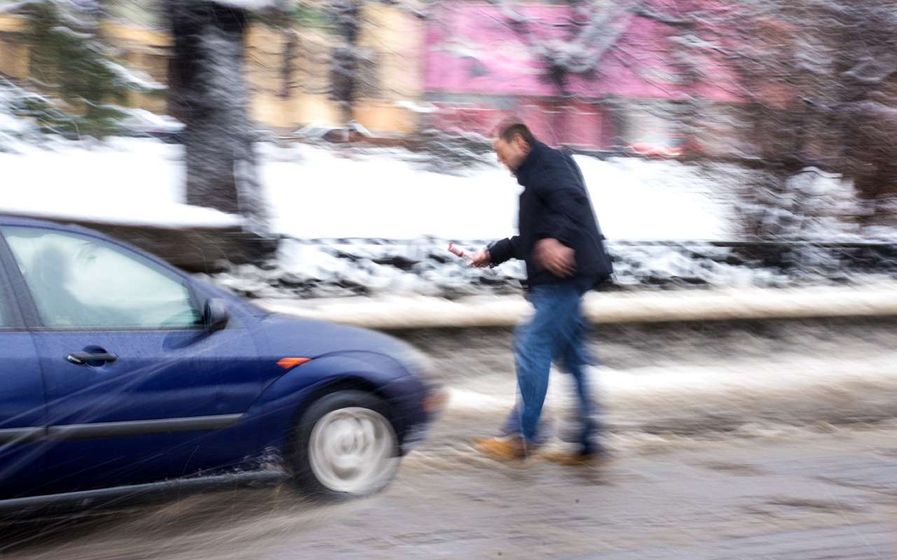 Всегда ли пешеход прав? — Нет! Но в России — да! — фото 987013
