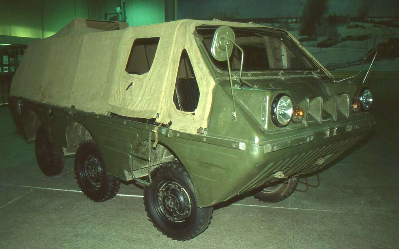 Тема трехосного компактного полноприводника на узлах автомобиля ЛуАЗ называлась «Геолог». ЛуАЗ-1301 оснастили харьковским 3-цилиндровым дизелем рабочим объемом 1,5 л, мощностью 51 л.с. Машина проходила испытания в военном НИИ-21 и, по мнению военных, требовала серьезной доработки. Но в 1980-х дело до этого уже не дошло.