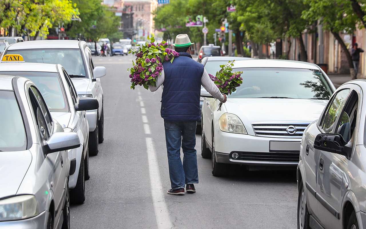 Всегда ли пешеход прав? — Нет! Но в России — да! — фото 987017