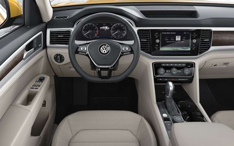 Volkswagen Teramont для России: два двигателя и пятиместный салон