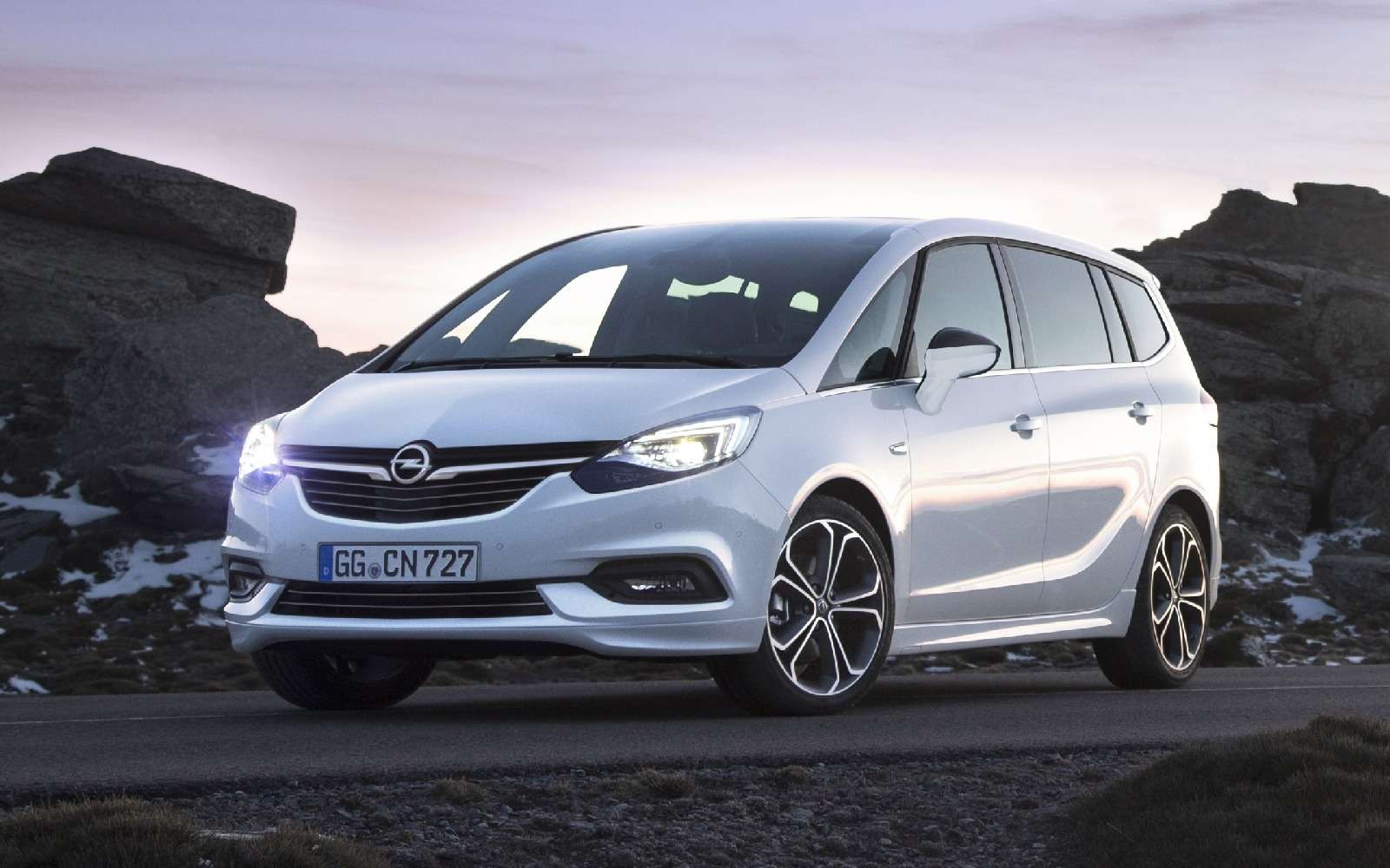 Обновленный компактвэн Opel Zafira представлен официально — фото 593690