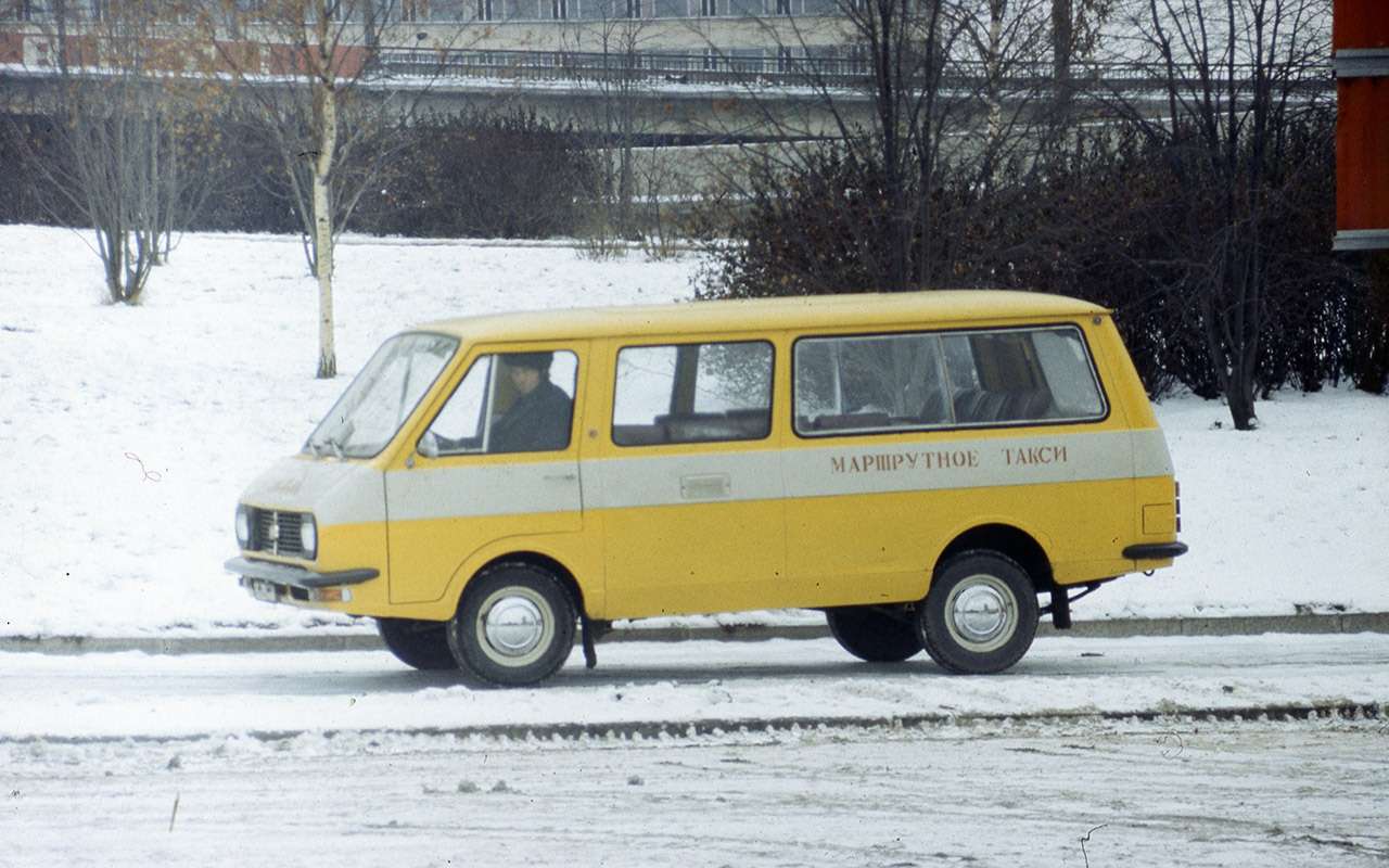 Самый массовый советский микроавтобус — РАФ-2203.
