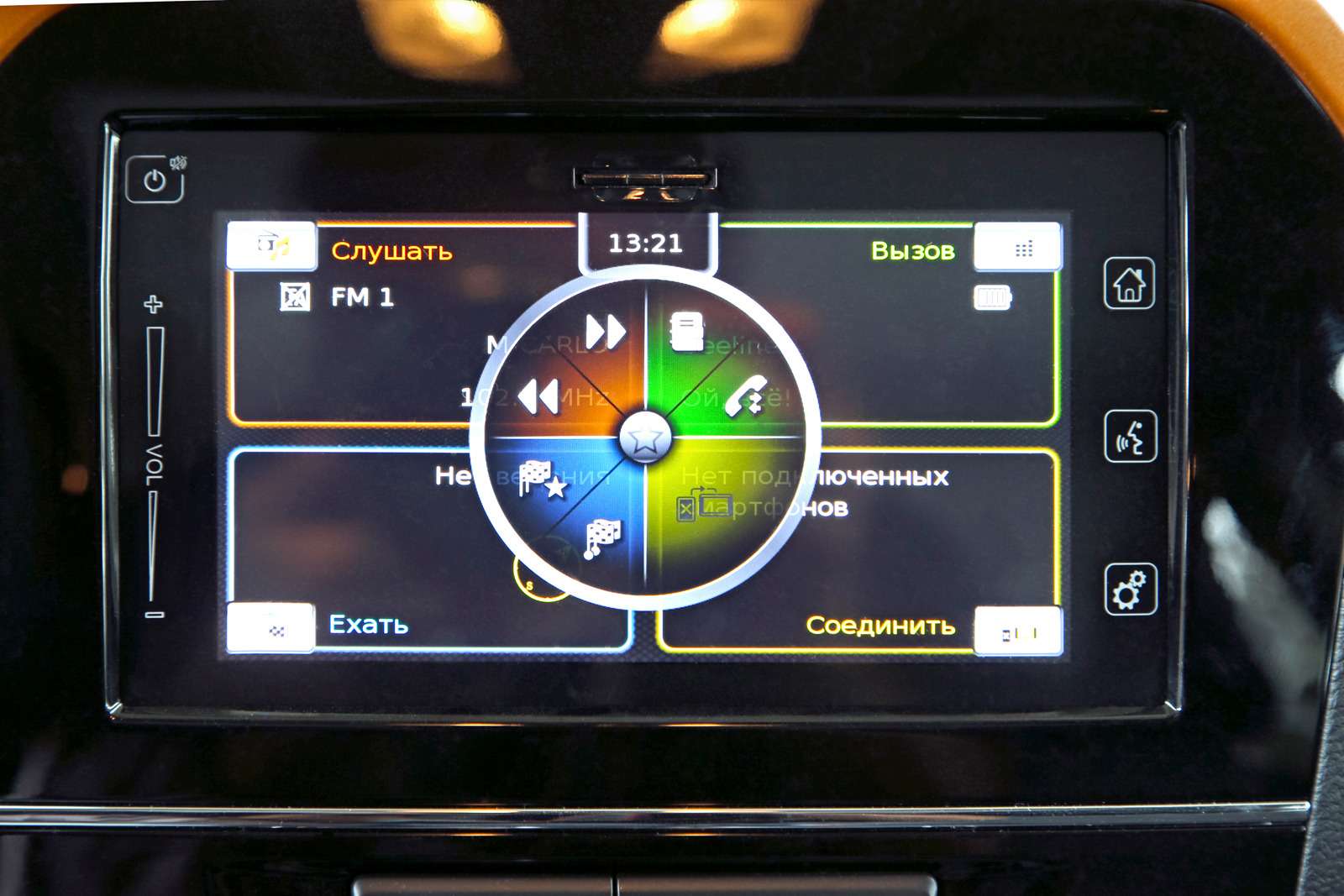 Suzuki Vitara. Экран Витары разделен на четыре функциональные зоны – по аналогии с фордовской системой SYNC 2.