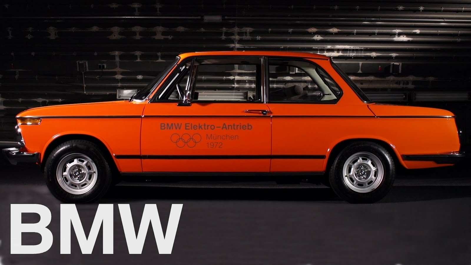 Для Мюнхенского марафона 1972 года компанией BMW был специально разработан электрокар. С тех пор изыскания немцев на электрическую тему продолжались, но рынку было не до машин на альтернативной тяге. Поэтому i-серия появилась лишь в 2012-м.