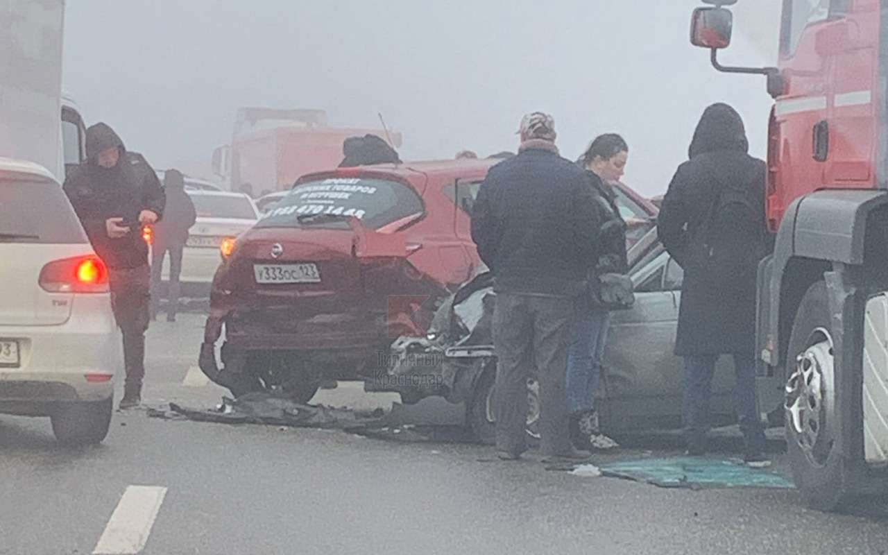 25 автомобилей столкнулись в тумане на трассе «Дон». Есть жертвы
