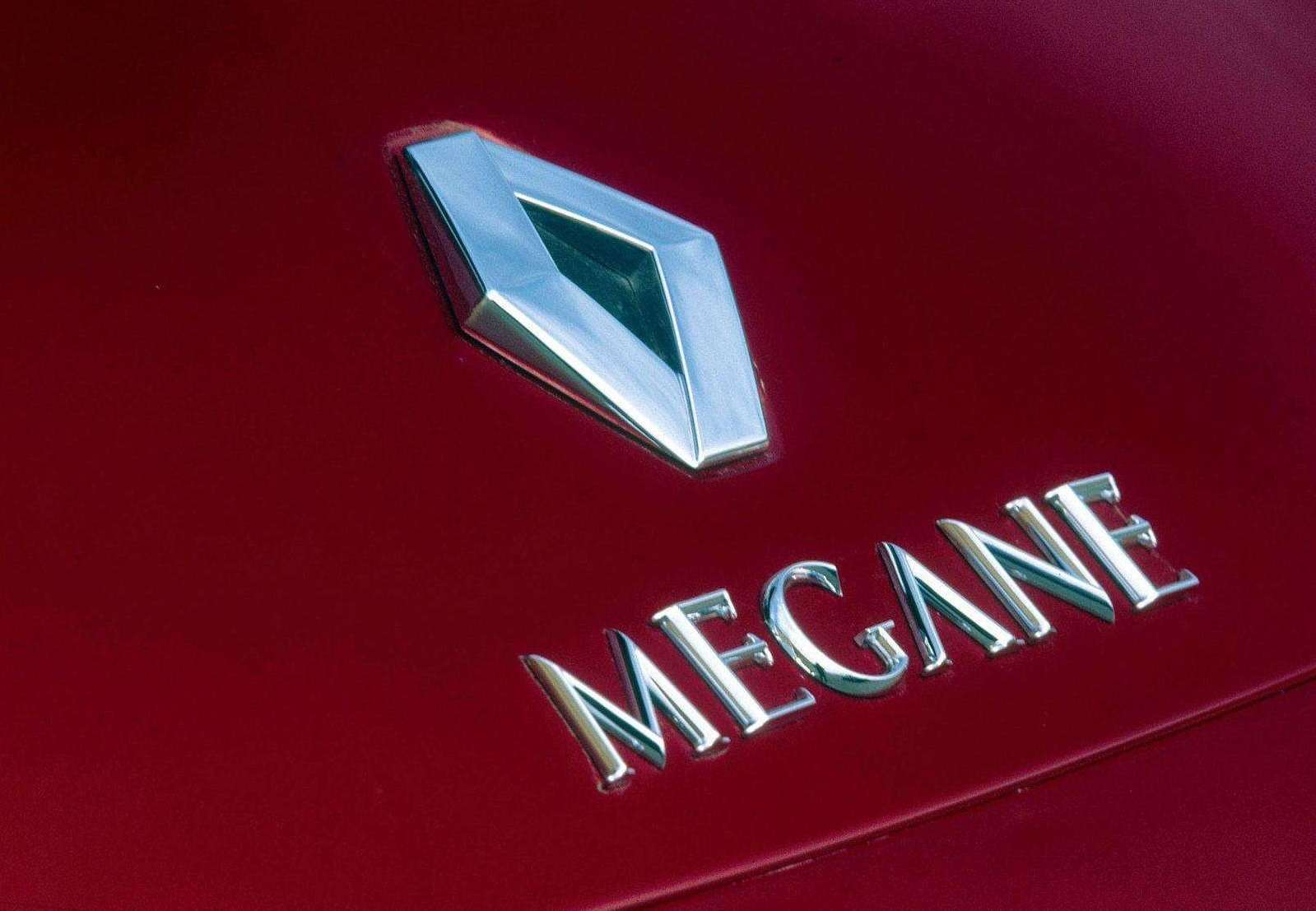 Седан Renault Megane раздувается от собственной значимости — фото 602554
