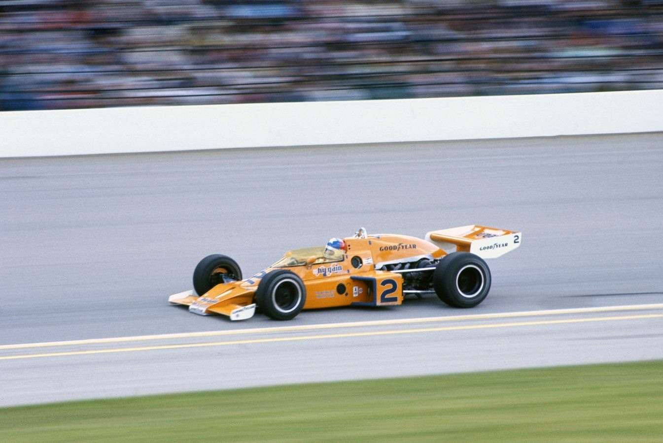 Последний громкий успех McLaren в Indianapolis 500 пришелся на 1976 год, когда гонку выиграл Джонни Разерфорд.