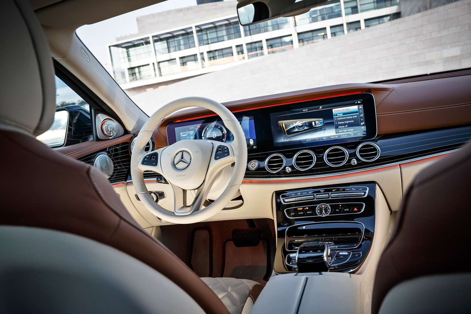 Новый  Mercedes-Benz E-класса: сравниваем версии — фото 570032