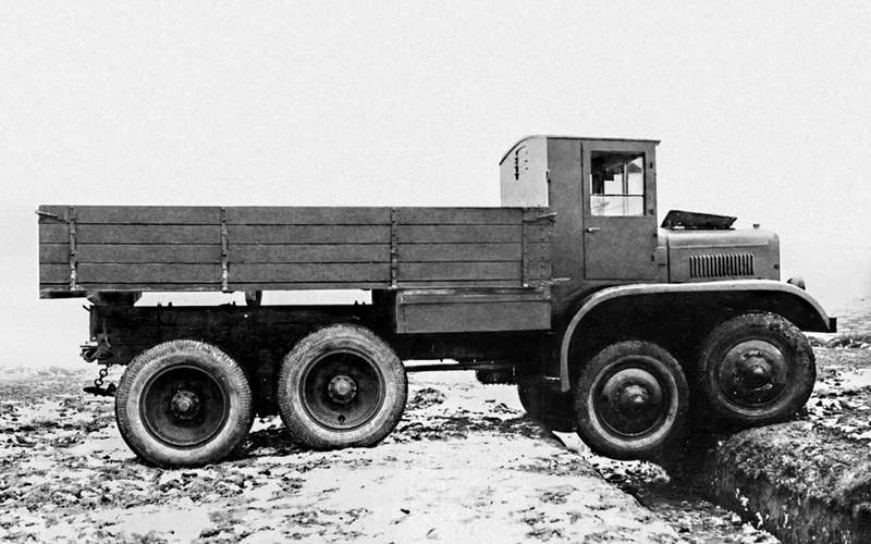 Уникальный четырехосный грузовик ЯГ‑12: символ мощи Советов