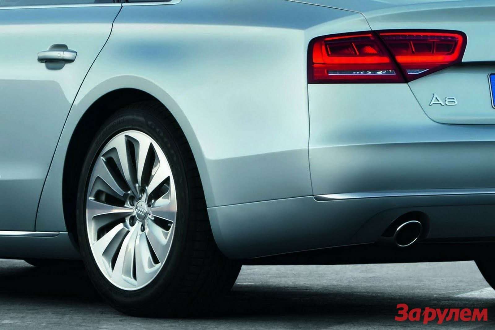 2013-Audi-A8-Hybrid-411