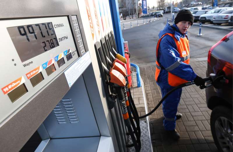 Глава Минэнерго дал прогноз цен на бензин в 2017 году