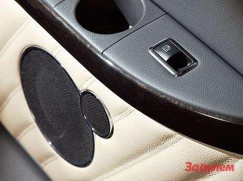 Mercedes-Benz Viano FL: У обновленного Viano новая аудиосистема и высококачественная отделка.