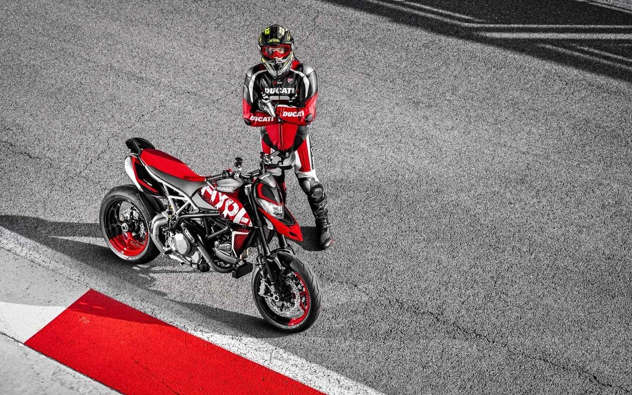 Ducati показала мотоцикл Hypermotard в варианте 950 RVE - фото 1141066