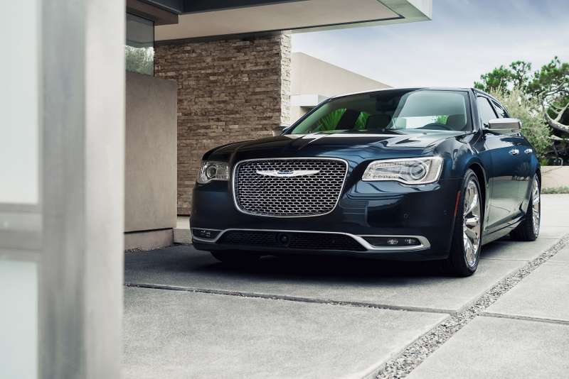 Chrysler 300 вывернут наизнанку