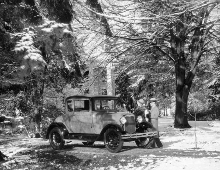 Ранние образцы Ford Model A имели «бочкообразное» обрамление радиатора, 1927 год. Фото: www.thehenryford.org