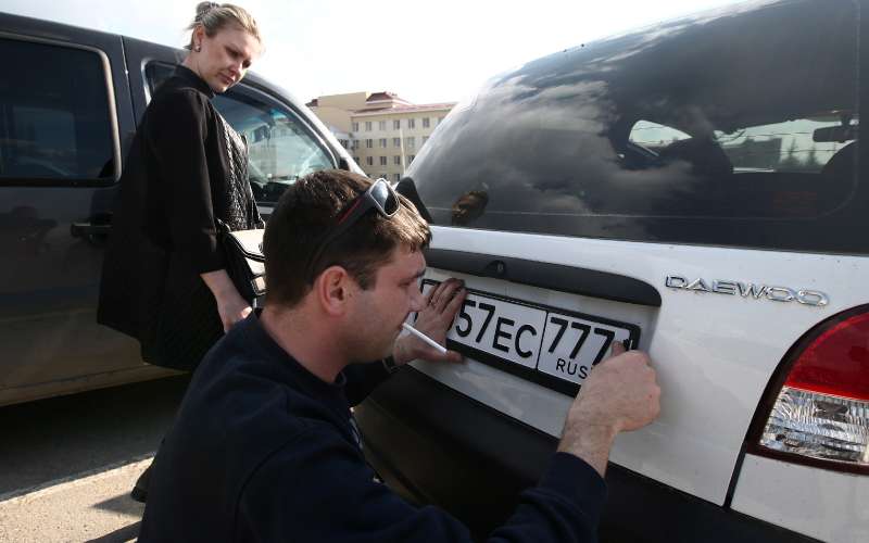 Реформа регистрации автомобилей: номера будут выдавать дилеры