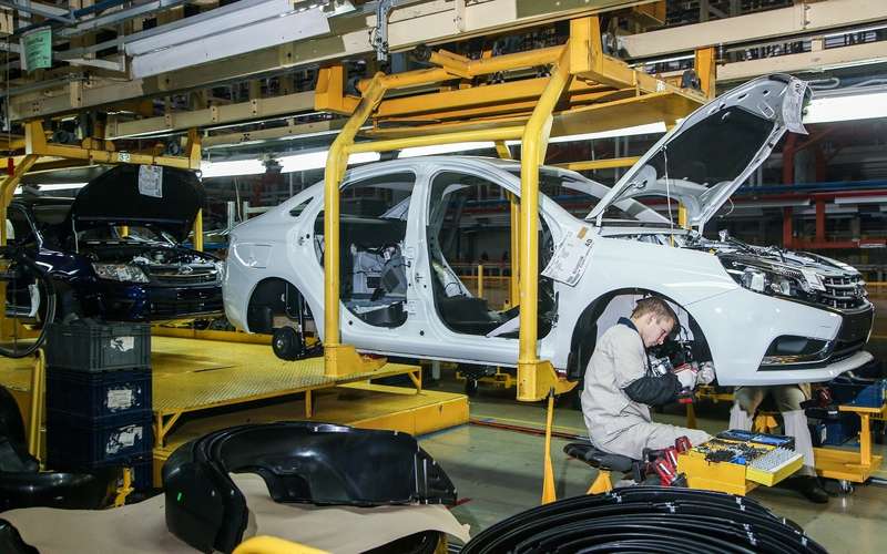 Одной из моделей, где появятся белорусские запчасти, может быть Lada Vesta. Обновление семейства ожидается в 2022 году