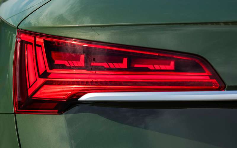 Новый Audi Q5 — с гибкими фонарями?!