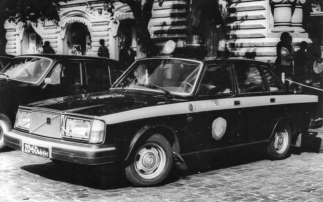 Милицейский Volvo 264 в Москве.