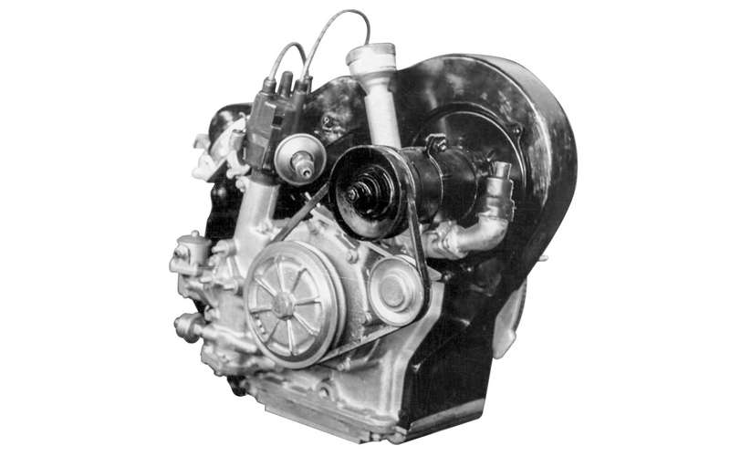 Компактный двухцилиндровый двигатель воздушного охлаждения при рабочем объеме 0,5 л (72×61 мм) развивал 14 л. с. при 4000 об/мин и 30 Н·м при 2500 об/мин.