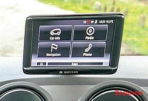 На съемный 5-дюймовый тачскрин системы Seat Portable выводятся карты навигационной системы, показания бортового компьютера и мультимедийная информация. Можно подключить телефон через «блютус».  