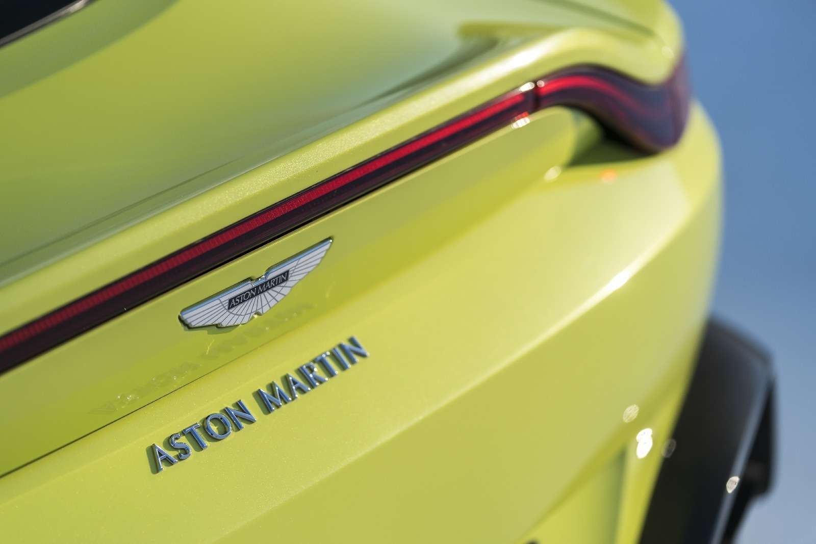 Проверено Джеймсом Бондом: представлен новый Aston Martin Vantage — фото 818850