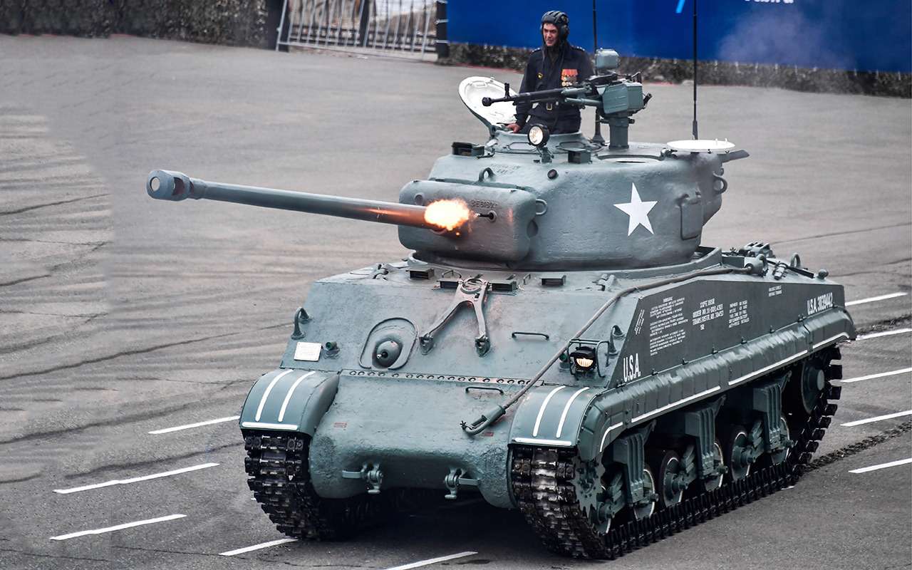 Какая комфортная иномарка: тест-драйв американского танка «Шерман» — фото 944969