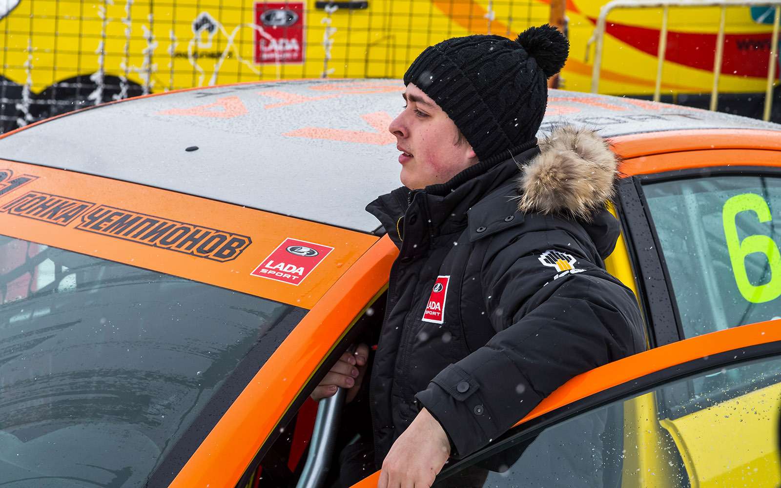 Егор Санин в свои 19 лет – пилот заводской команды Lada Sport и, между прочим, действующий победитель Гонки звезд «За рулем». Очень хотел выиграть и здесь, но пока не удалось.