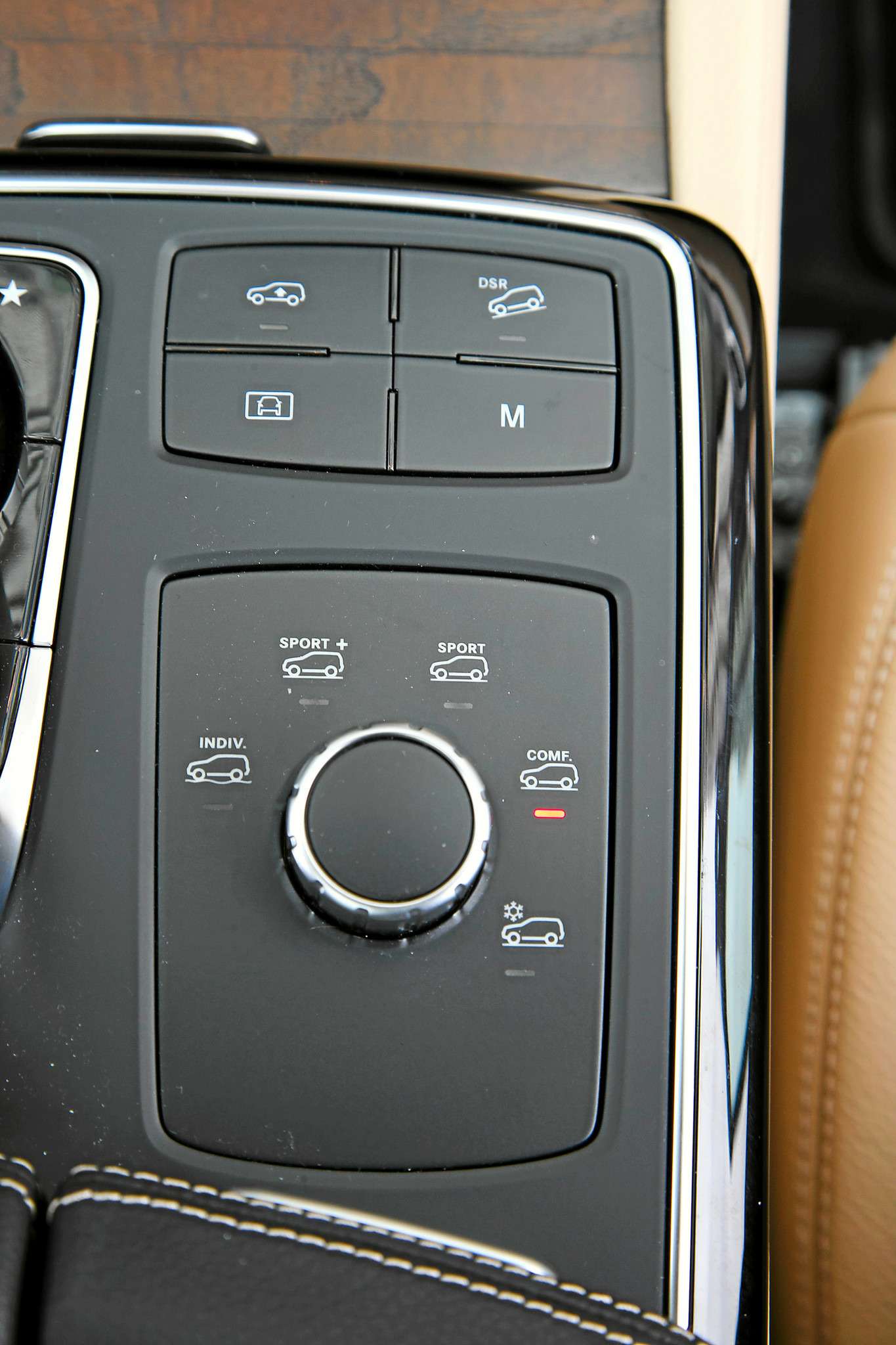 Mercedes-Benz GLE 400 4Matic Coupe. Шайба системы Dynamic Select имеет пять режимов: Snow, Comfort, Sport, Sport+ и Individual.