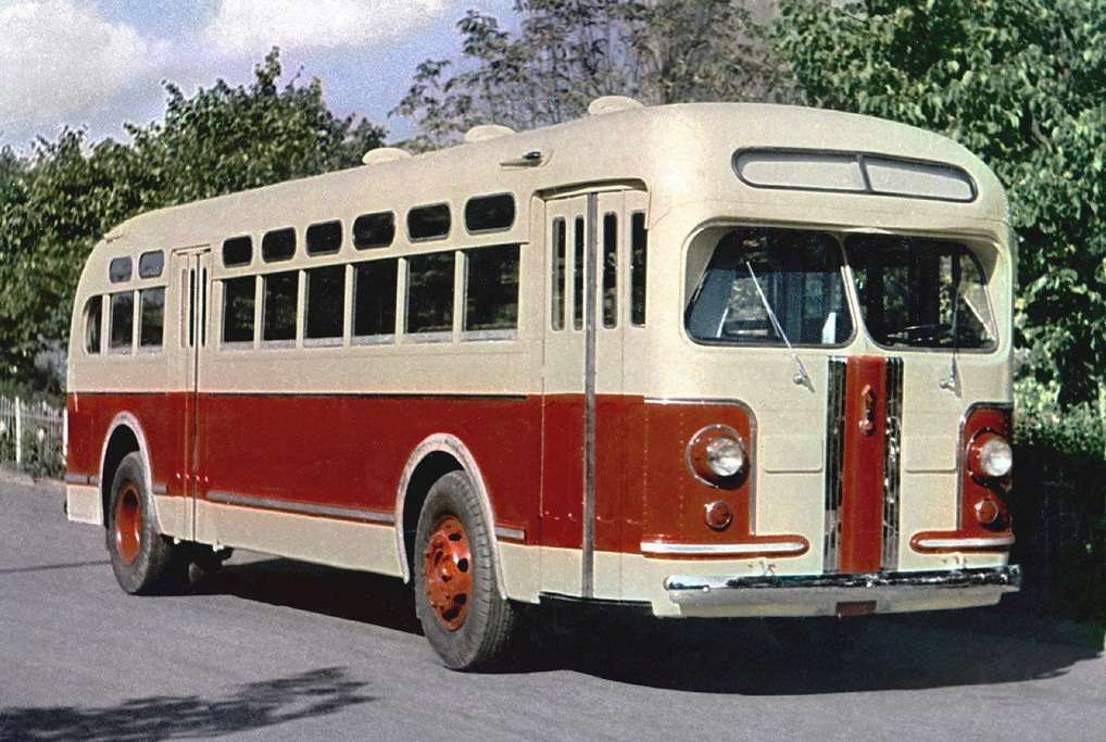 ЗиС-154 (1946-1950 гг.) Статистика выпуска автобуса по годам такова: в 1946 году — два опытных образца; в 1947-м — 80 машин; в 1948-м — 404; в 1949-м — 472; в 1950-м — 207