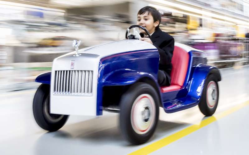Все лучшее — детям: фирма Rolls-Royce выпустила самую маленькую модель