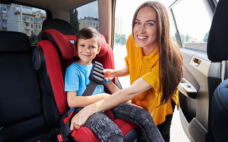 Правила перевозки детей от 0 до 12 лет в 2022 году в машине на переднем и заднем сиденье