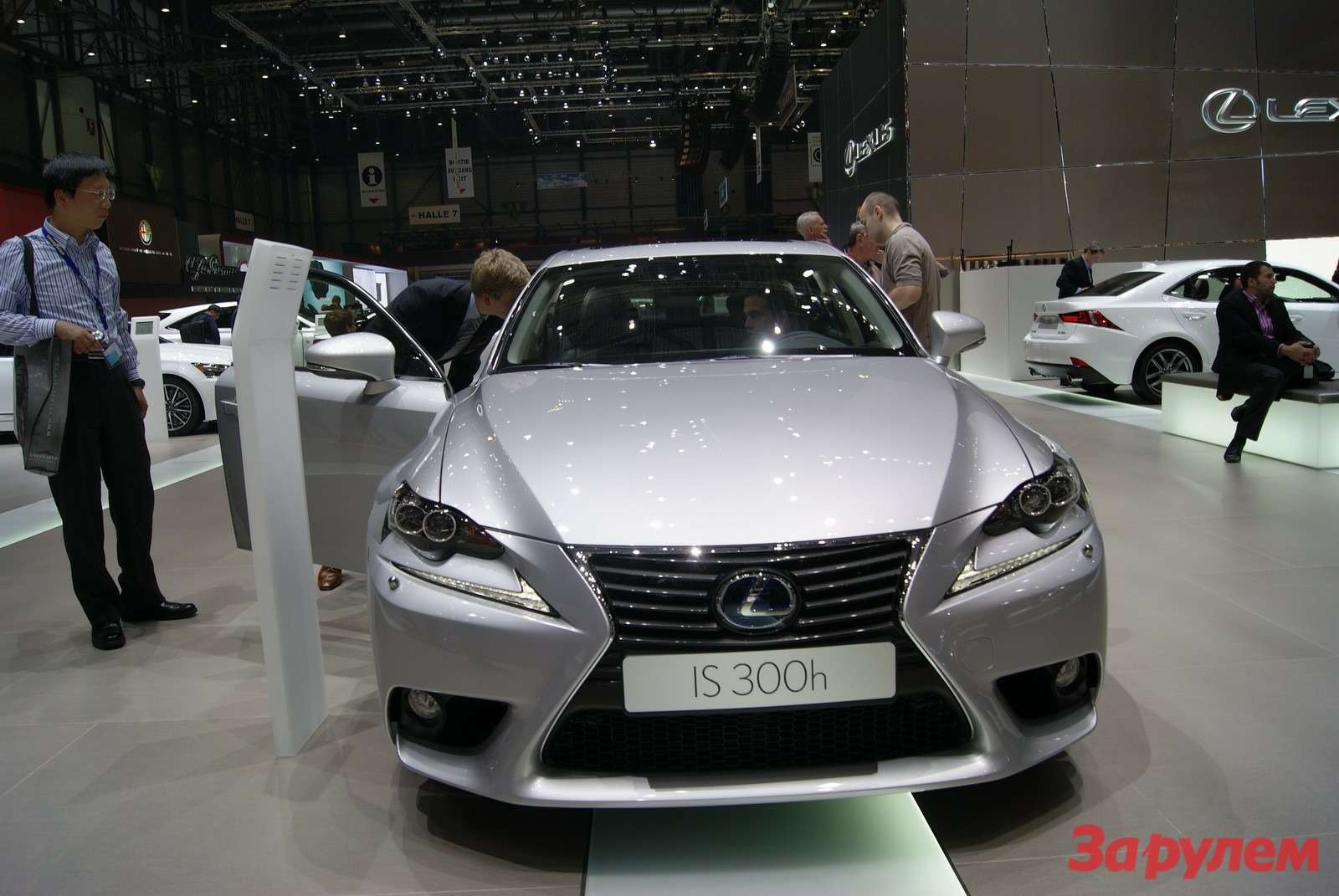 Lexus_iS300_hybrid_2
