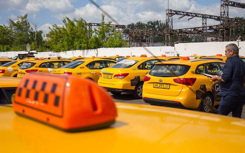 Агрегаторы такси предложили проверять водителей по госбазам (обновлено)