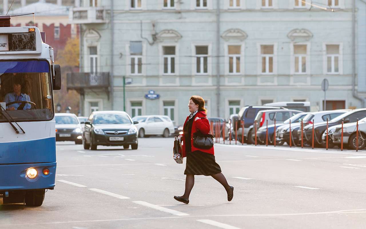 Всегда ли пешеход прав? — Нет! Но в России — да! — фото 987014