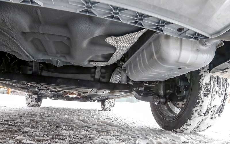 Скручивающаяся балка задней подвески не подразумевает привод на задние колеса. Зато она проще в ремонте, чем многорычажка.